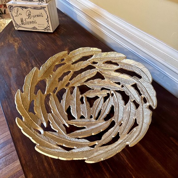 Gorgeous Gold Metal Feather Motif Centerpiece-Bowl - Picture 11 of 16